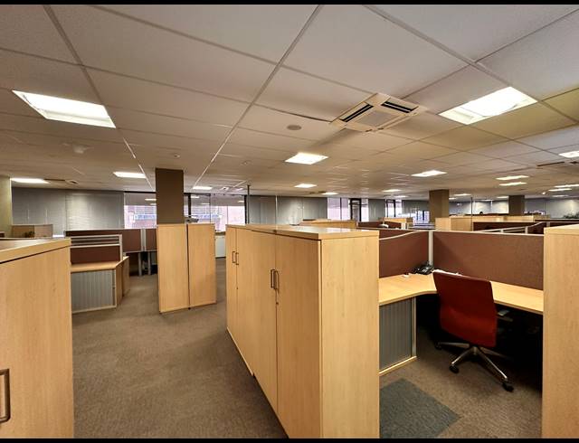 4,940M² OFFICE TO LET IN PARKTOWN